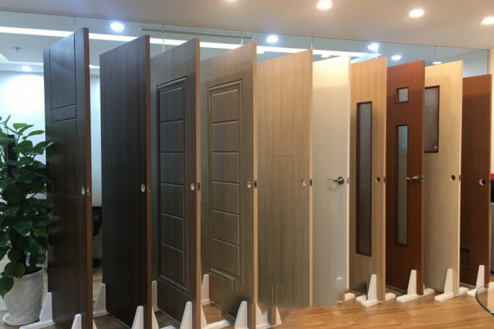 Cửa nhà vệ sinh bằng nhựa