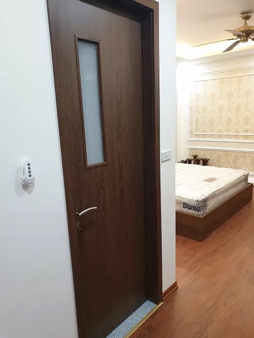 Cửa nhà vệ sinh giá rẻ bằng chất liệu nhựa composite.