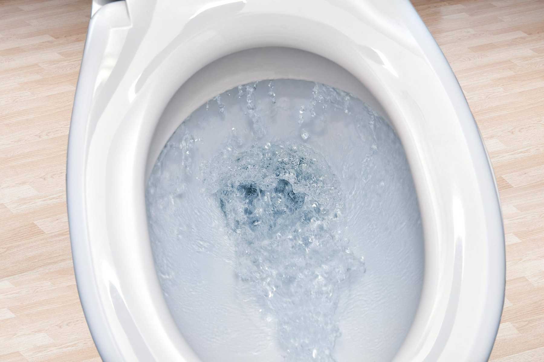  áp lực nước có thể giải quyết tình trạng tắc bồn cầu